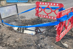 Beykoz’da içi su dolu çukur tehlike saçıyor!