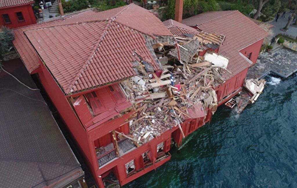 Beykoz’da gemi çarpan yalı Boğaz’a merhaba diyecek!